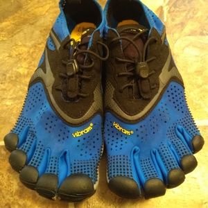 Vibram V-RUN Men's Size 39 NWOT